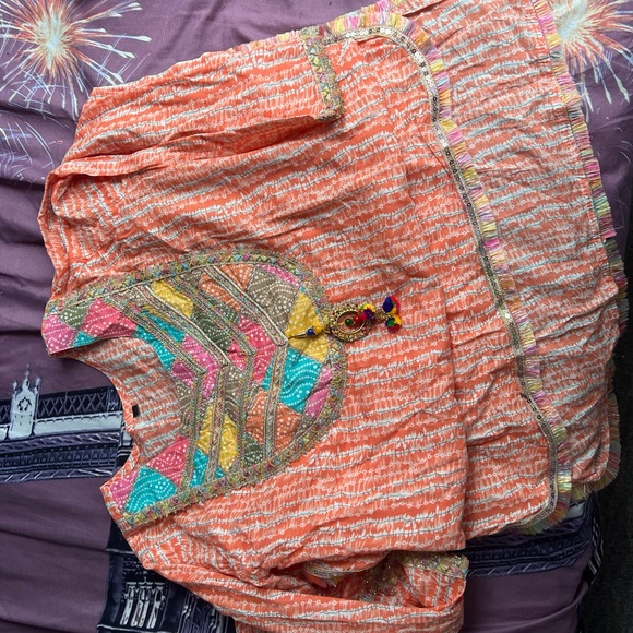 Suit - Picture 3 of 5